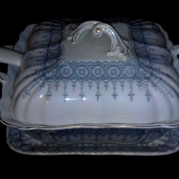 1800's Royal Vitreous Soup Tureen & Under plate - Picture 1 of 10